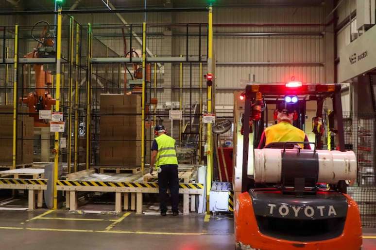 Brazilian industry grows by 0.9% in 12 months, IBGE notes