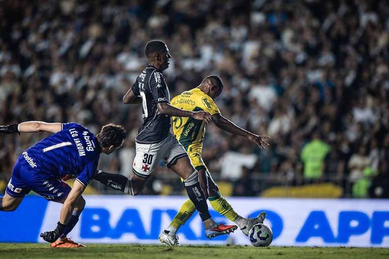 As 18 derrotas explicam o fato do Vasco chegar na &uacute;ltima rodada com chances de rebaixamento.