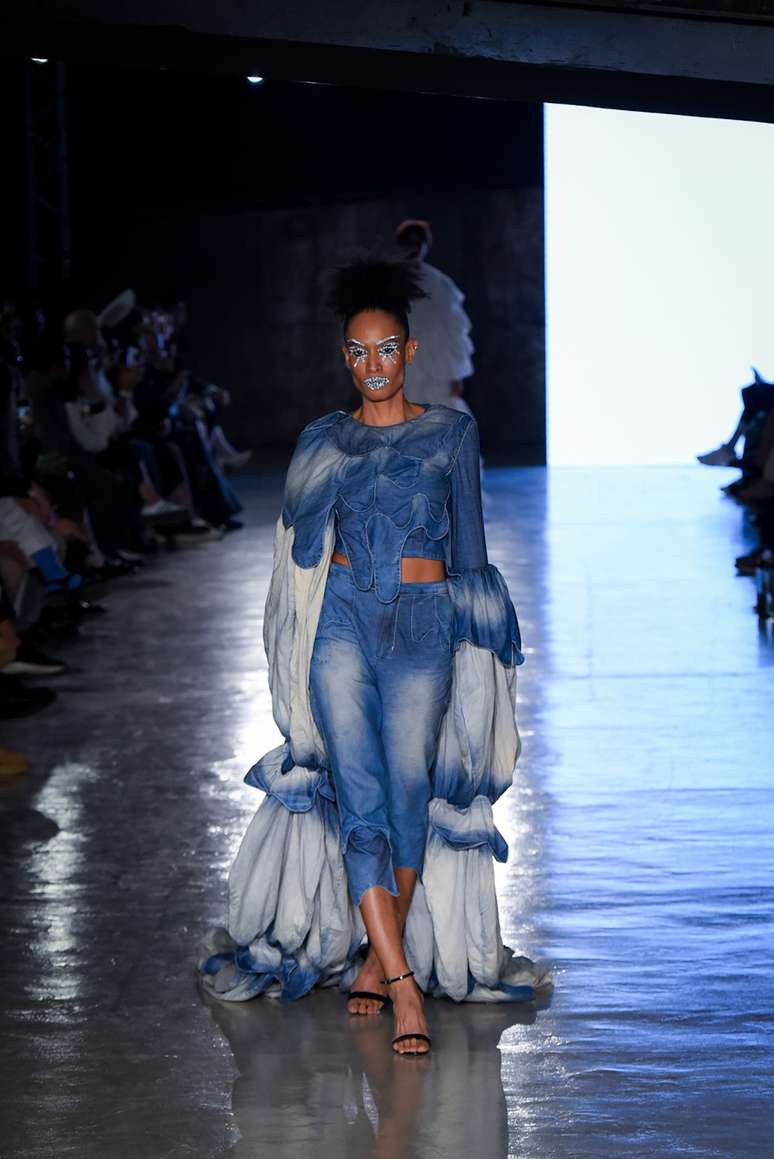 Desfile Lucas Casl&uacute; 