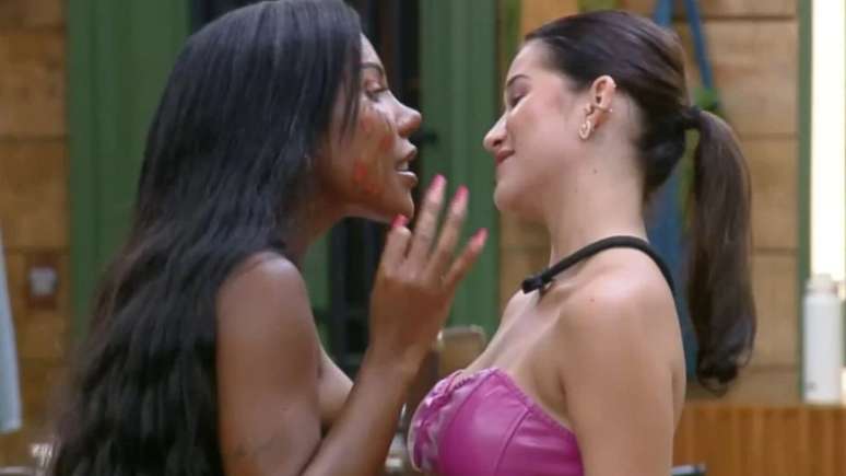 Carol Lekker e Duda Wendling em 'A Fazenda 17'