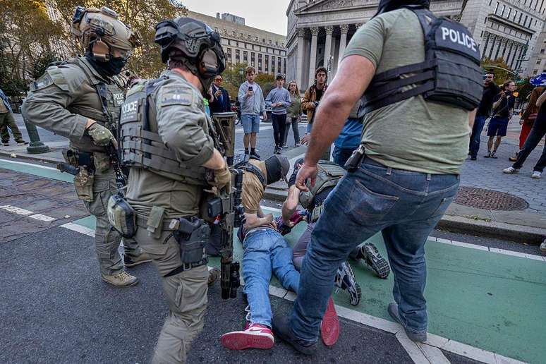 O governo Trump intensificou as operações contra imigrantes indocumentados em seu segundo mandato