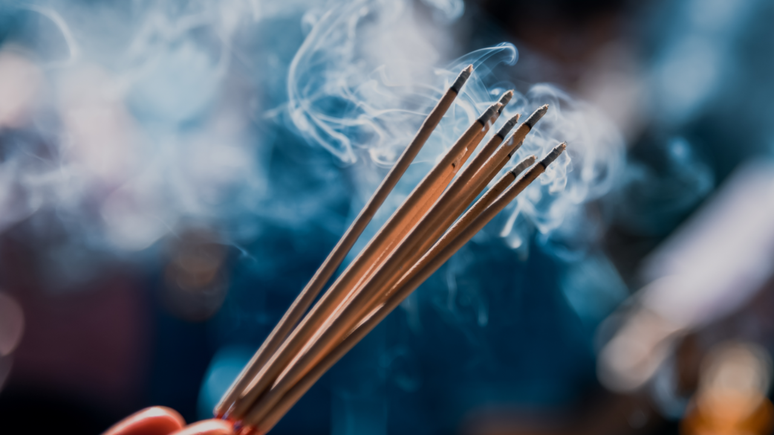 Saiba qual incenso acender de acordo com a necessidade .