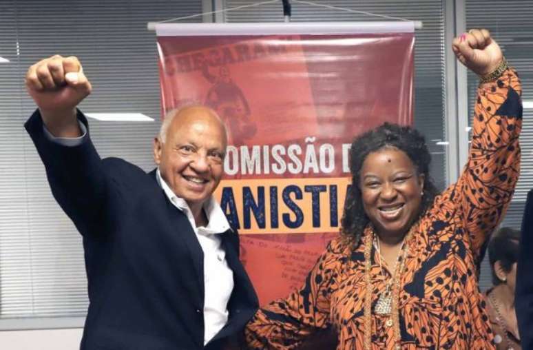 Reinado celebrated his goals with his clenched fist.