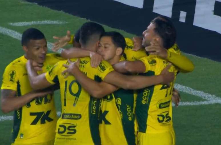 Leão Caipiria definiu o jogo em contra-ataques –