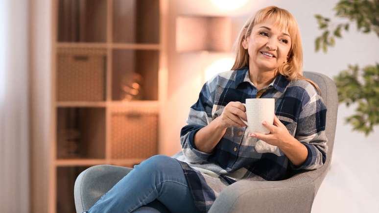 Estudo indica que o pico do desempenho mental ocorre entre 55 e 60 anos; entenda por que a maturidade traz ganhos cognitivos e emocionais