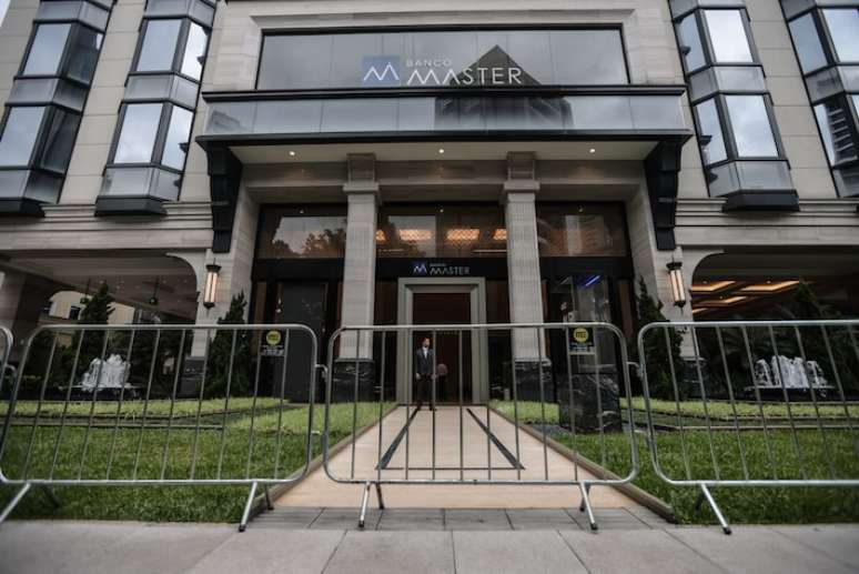 பாங்கோ மாஸ்டர் அதன் சட்டத்திற்குப் புறம்பான கலைப்புக்கு மத்திய வங்கி உத்தரவிட்டது; ரியோபிரெவிடென்சியா வங்கியில் முதலீடு செய்திருந்தார்