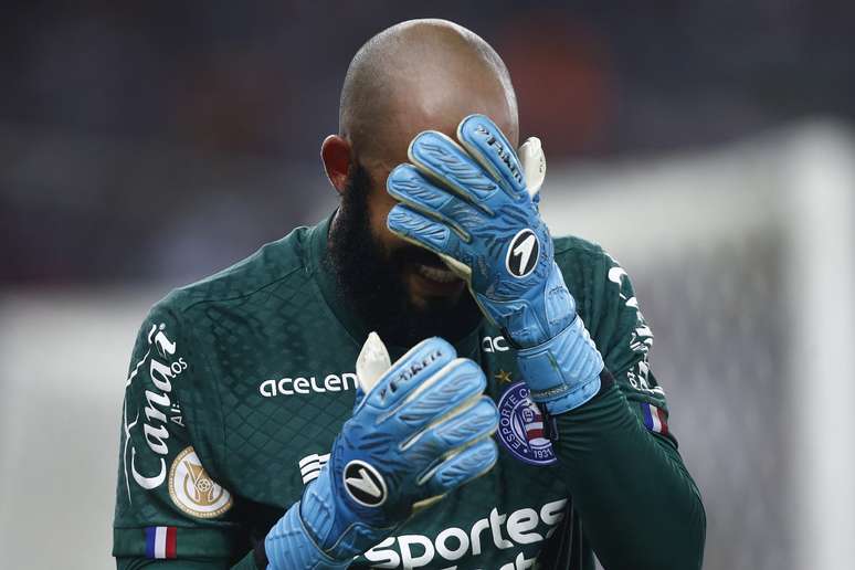   Danilo Fernandes, Bahia goalkeeper, leaves the field during the match between Fluminense and Bahia, eligible for the 2023 Brazilian Championship, at the Maracana Stadium, on June 24, 2023, in Rio de Janeiro, Brazil. (Photo by Wagner Mayer/Getty Images)