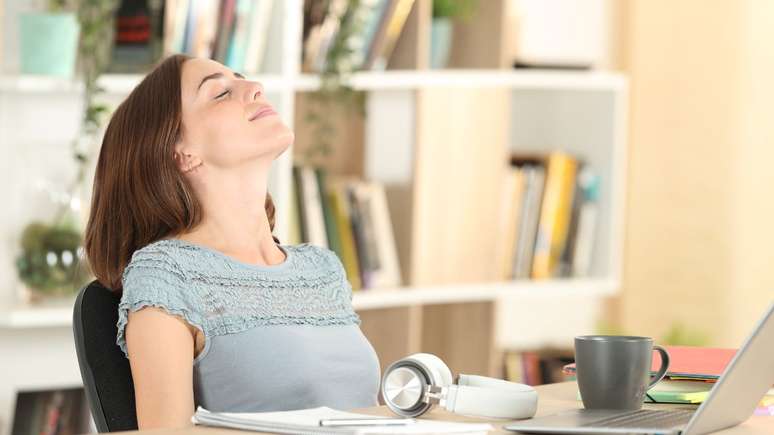 Rituais de autocuidado ajudam a desligar a mente após o trabalho; veja 5 estratégias para reduzir o estresse e relaxar