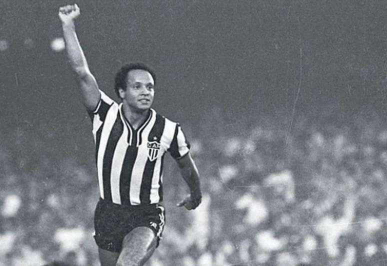 Reinado celebrated his goals with his clenched fist.