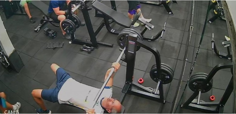 Ronald José Salvador Montenegro sofreu o impacto do supino no tórax, chegou a ser socorrido, mas não resistiu