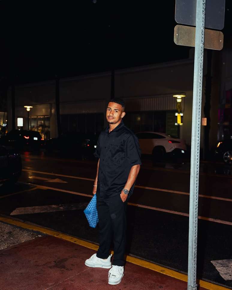 Samuel Lino em dia de folga