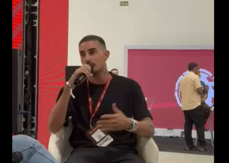 Galhardo faz comparação do Santa Cruz com Vasco e chama presidente tricolor de 'bobo da corte'