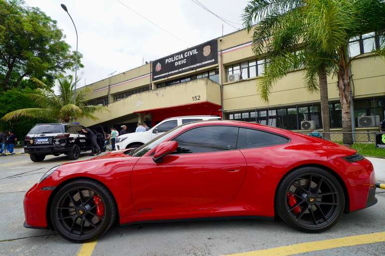 Automóvel de luxo apreendido pela Polícia Civil na Operação Falso Mercúrio