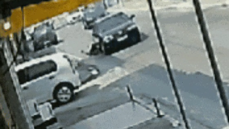 Homem é preso no Rio por tentar matar ao arrastar em carro a própria filha / Reprodução