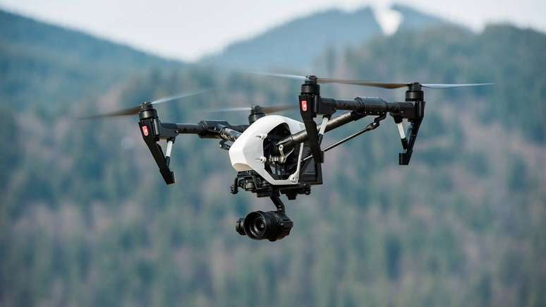 Os modelos de drones usados na limpeza do Everest costumam ser adaptados para condições de altitude, frio intenso e ventos fortes – depositphotos.com / Nesterenko_Max