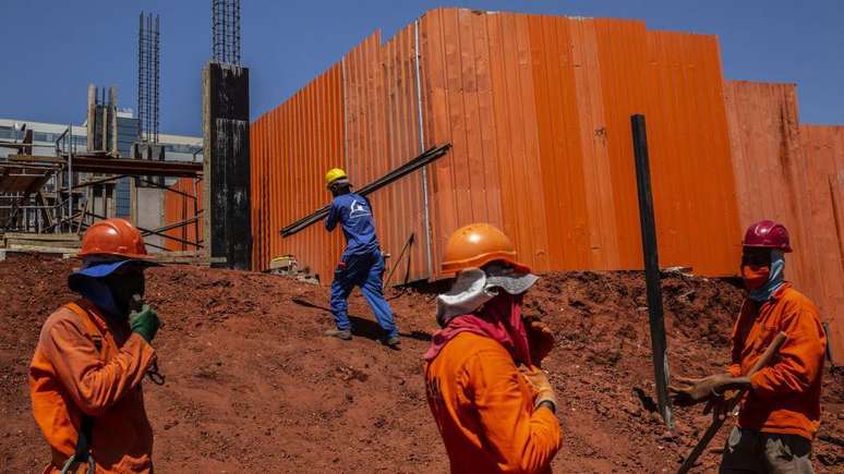 Brasil está em patamares de "pleno emprego", em que praticamente todo mundo que quer trabalhar consegue vaga