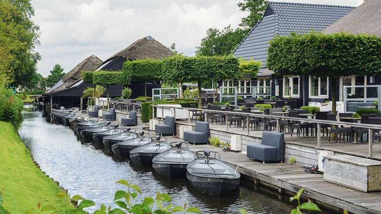 A origem do nome Giethoorn remonta ao século XIII, quando colonos retiraram da região grande quantidade de chifres de cabra (“geitenhoren” em holandês), resultado das enchentes – depositphotos.com / Julia700702