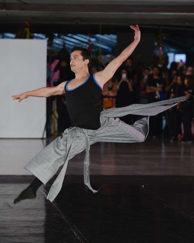 Lebenites + Cisne Negro- Desfile Lebenites + Cisne Negro 