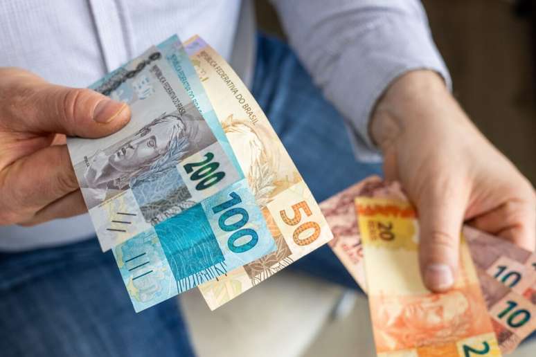 Toda a tributação é feita sobre a segunda parcela do 13º salário 