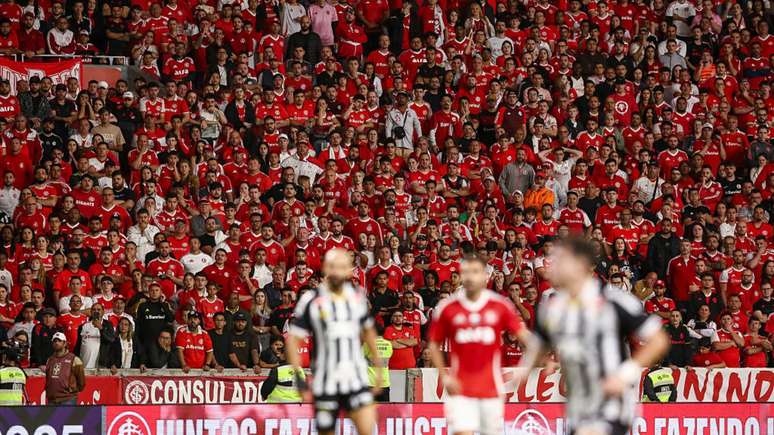 Torcida do Inter em jogo contra o Santos