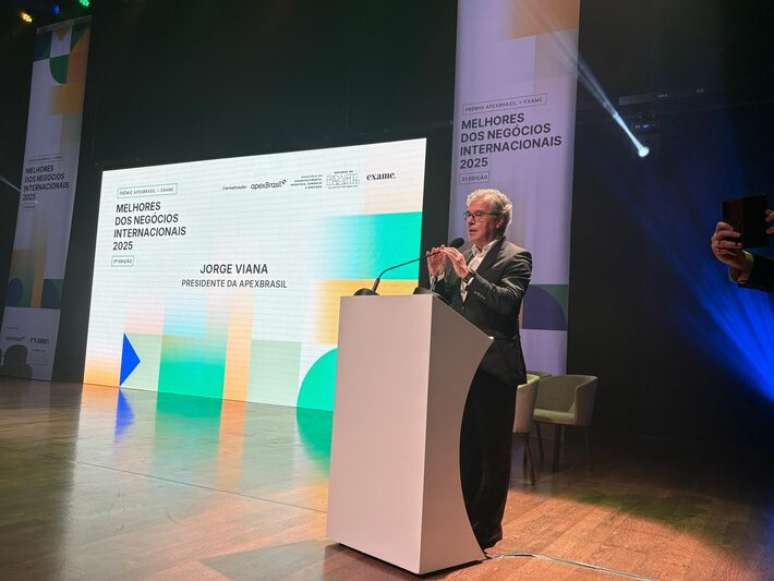 ApexBrasil இன் தலைவர் ஜார்ஜ் வியானா, 2025 ஆம் ஆண்டில் பிரேசில் மீண்டும் சர்வதேச சந்தையில் தன்னைப் பொருத்தத்துடன் நிலைநிறுத்தும் என்று கூறுகிறார்.