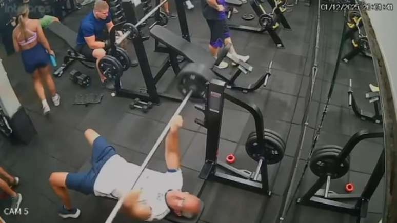 3/12/2025 O aluno de uma academia localizada na cidade de Olinda, em Pernambuco, morreu após ser atingido por uma barra de supino enquanto fazia exercício na RW Academia.