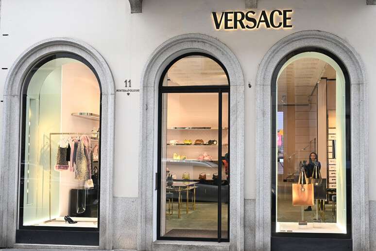 Versace é uma das empresas na mira do Ministério Público