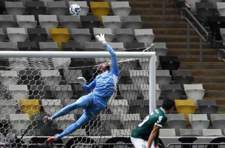 Carlos Miguel teve grande atuação contra o Atlético-MG –