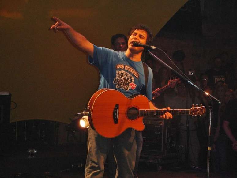 2006 இல் பாரோ வெர்மெலோவுடன் 'பெம் பிரேசில்' பதிப்பின் பதிவு; நிகழ்ச்சி தொலைக்காட்சி கலாச்சார அட்டவணைக்கு திரும்பும்