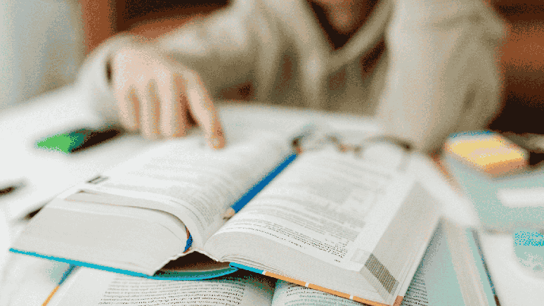 A pressão para escolher cedo demais: como apoiar adolescentes na fase dos vestibulares?