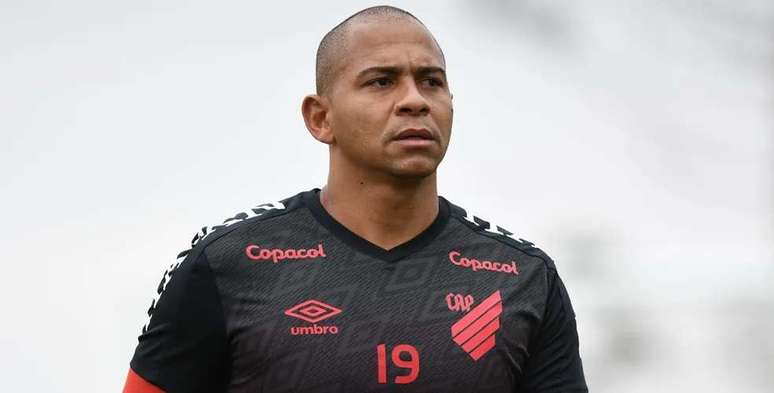 Walter em treino pelo Athletico - 