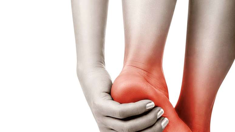 Em muitos casos, não causa dor, mas pode gerar desconforto.