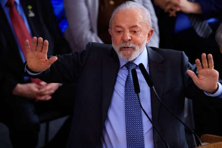 கவுன்சிலின் 6வது கூட்டத்தில் லூலா ஒரு உரையில் வேலை நாள் குறித்து பேசினார்