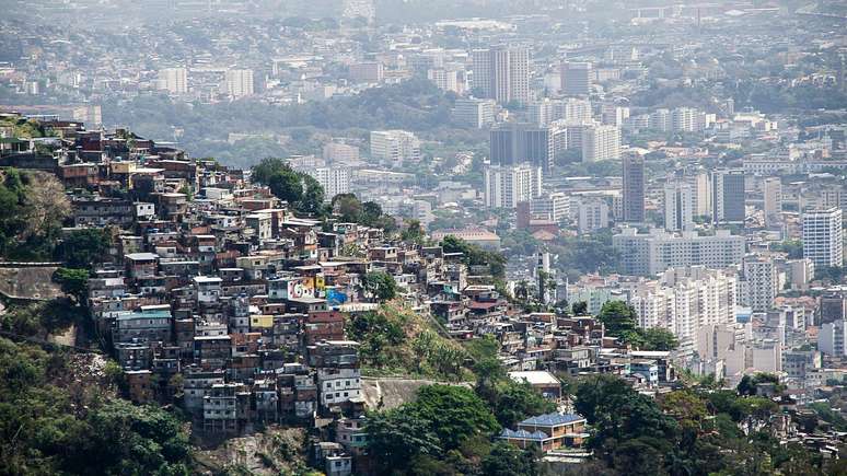 Rio de Janeiro &eacute; a cidade fluminense com a maior propor&ccedil;&atilde;o de territ&oacute;rios e popula&ccedil;&atilde;o dominados ou influenciados por grupos armados