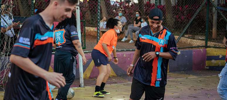 Entre as equipes, há um time formado por meninos trans e outro por jovens PCDI. O evento é gratuito e aberto ao público.