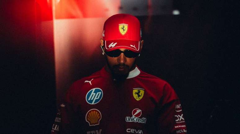 Hamilton diz que não torce por ninguém e não daria conselho aos rivais