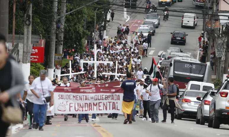 Moradores do São Luís, Jardim Ângela e Pp. Santo Antônio, na zona sul de São Paulo, realizam caminhada pela saúde mental.