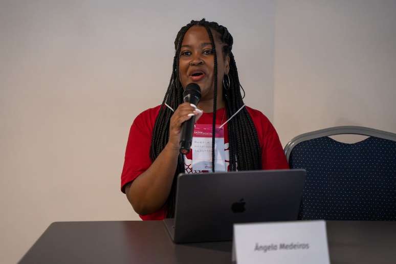 Angela Medeiros, psicóloga e vice-presidente da SAMECA - Saúde Mental Camarada e pesquisadora do projeto Comunidades que Cuidam.