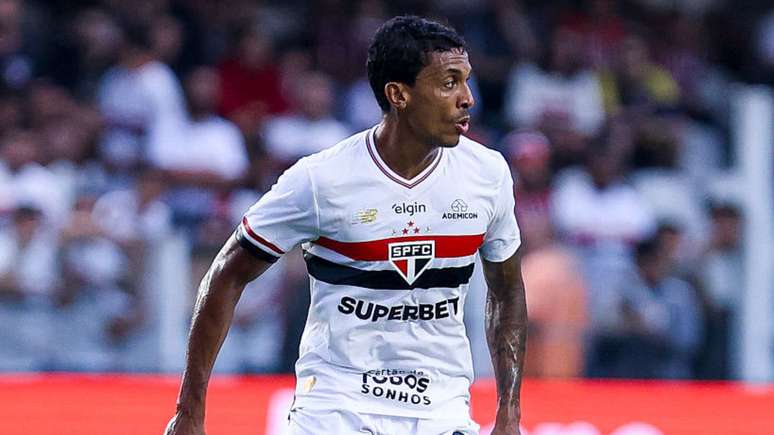 Luiz Gustavo durante jogo do São Paulo