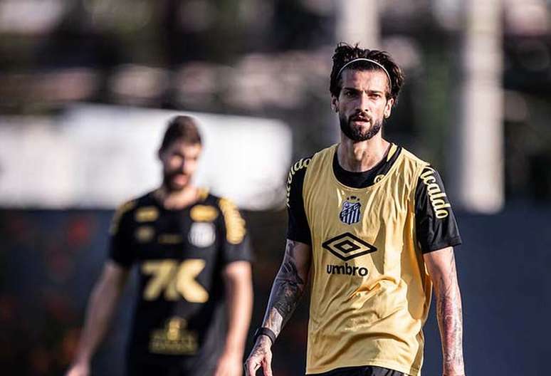 Lautaro Díaz deve ser desfalque no Santos contra o Cruzeiro –