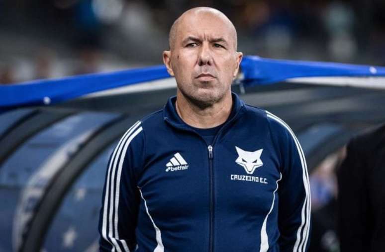 Jardim citou mudanças no time titular no começo do Brasileiro –