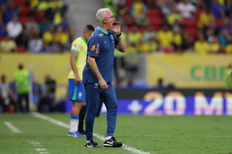 Dorival deixou o comando da Seleção após goleada contra a Argentina –