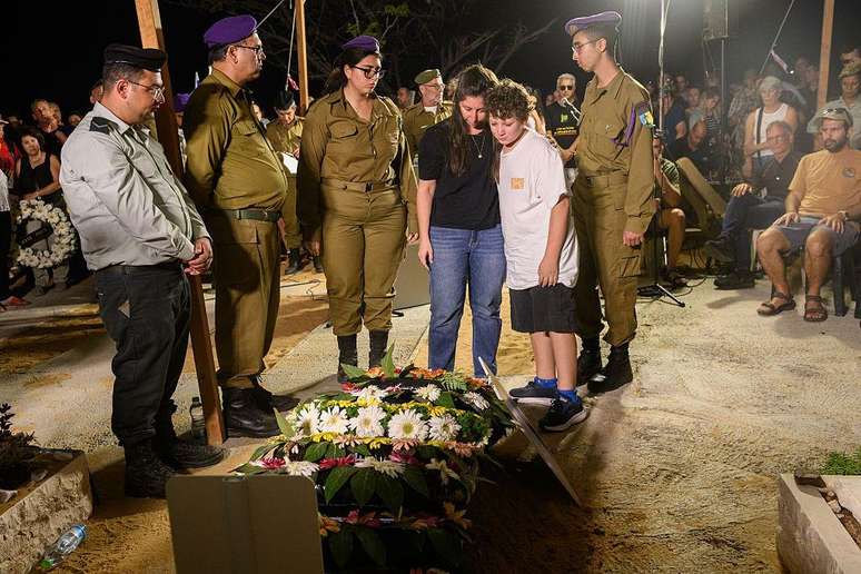 A família de reféns como Tal Haimi, cujo corpo estava em poder do Hamas, finalmente pôde enterrá-lo depois que o acordo de cessar-fogo facilitou a troca dos mortos