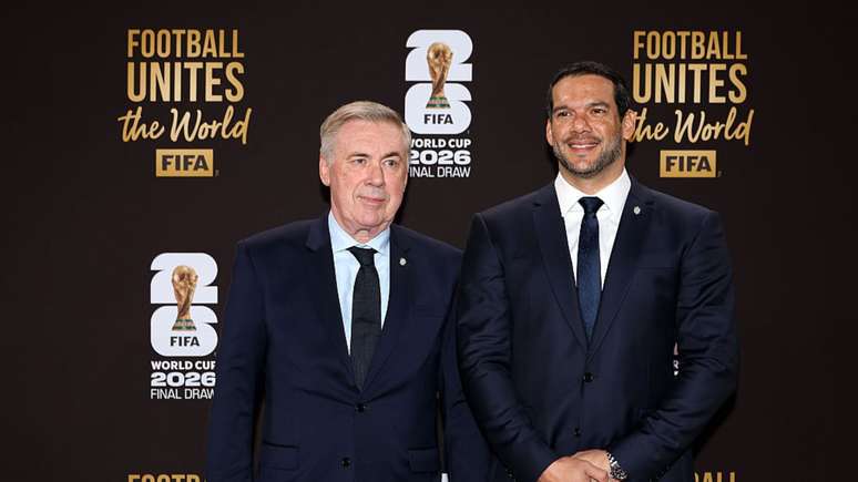 Presidente da CBF, Samir Xaud, ao lado de Ancelotti
