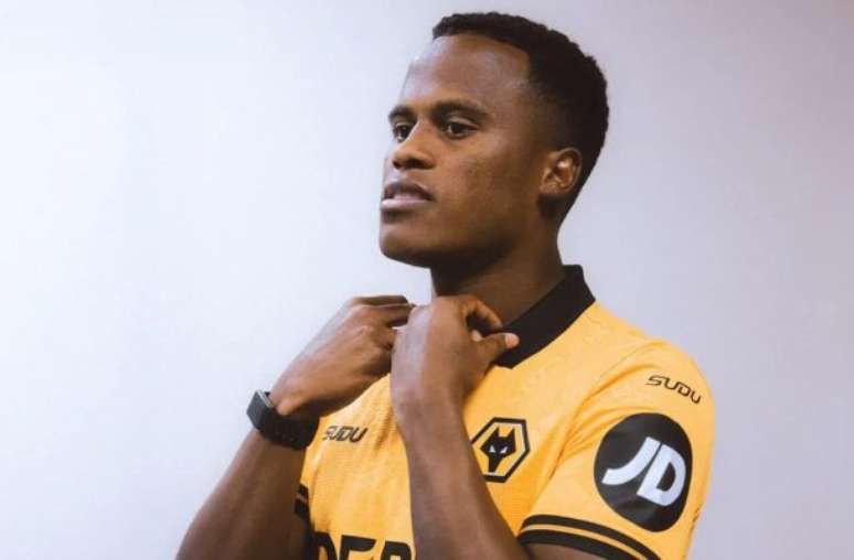 Meia rebate torcedor após comentário em foto de Carrascal –