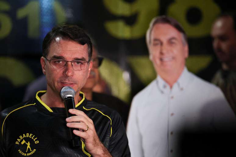 Vig&iacute;lia convocada por Fl&aacute;vio Bolsonaro foi realizada em 22 de novembro mesmo ap&oacute;s decreta&ccedil;&atilde;o da pris&atilde;o de Jair