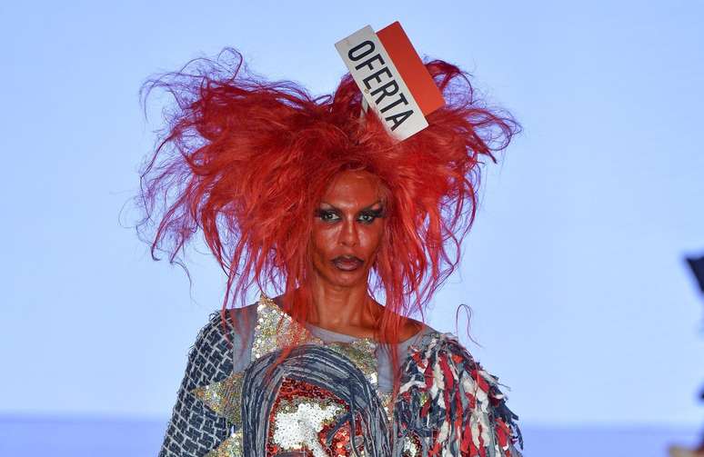 Maxi Weber no desfile de Lucas Caslu 