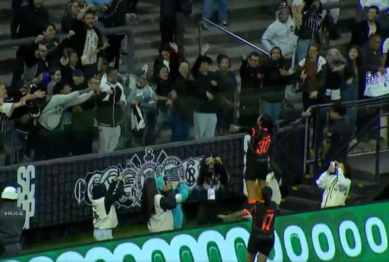 Jaqueline&nbsp; comemora o gol da virada no cl&aacute;ssico contra o S&atilde;o Paulo &ndash;