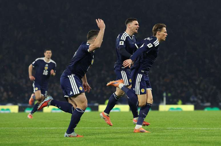 McTominay comemorando o primeiro gol da Escócia 