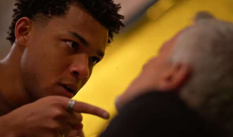 Samuel (Juan Paiva) e Jaques (Marcello Novaes) trocam socos no capítulo de sexta, 5 de dezembro em 'Dona de Mim'.